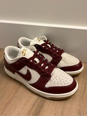 Nike Dunk Low LX WMNS Team Red Croc